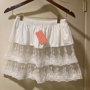 Lacy layering skirts - black & white